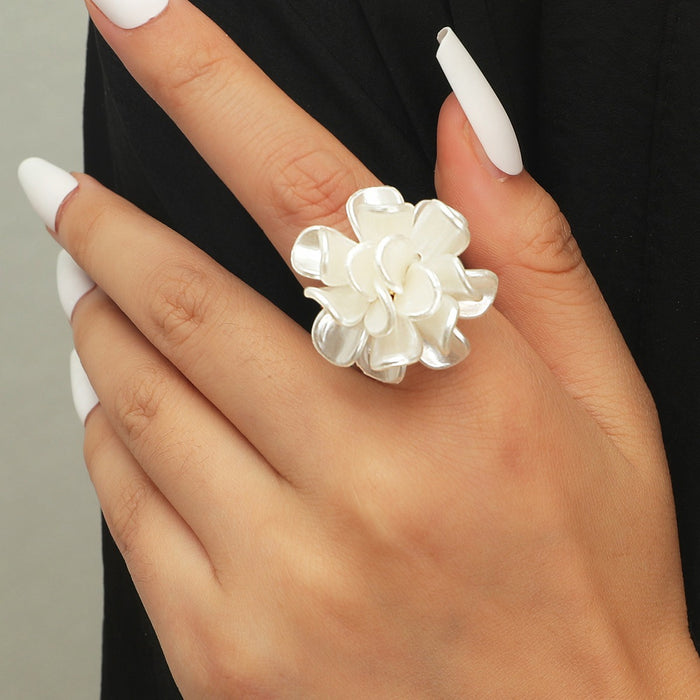 Wholesale Exaggerated personality flower ring, fashionable temperament ring, gentle camellia ring, female