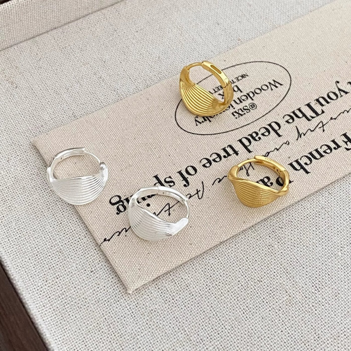 Wholesale Pure silver earrings with simple and elegant style, niche and high-end earrings