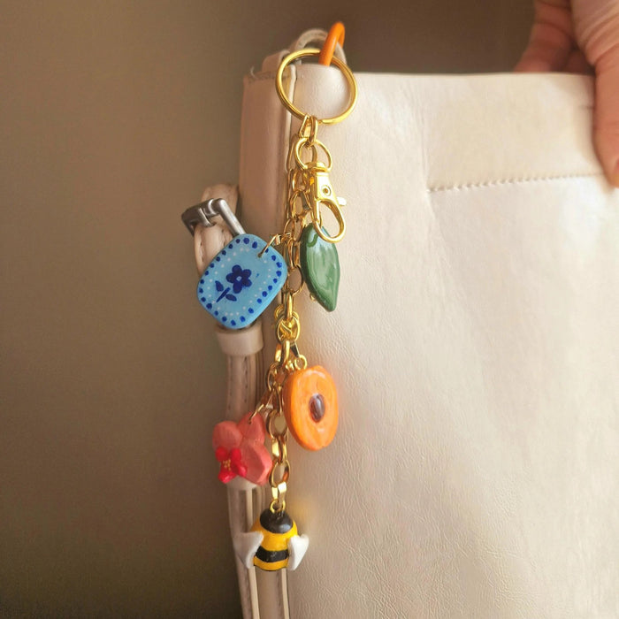 Wholesale Bag buckle flower bee leaf wine bottle pendant keychain