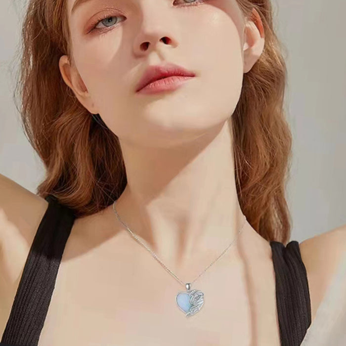 Wholesale fashion love feather pendant necklace