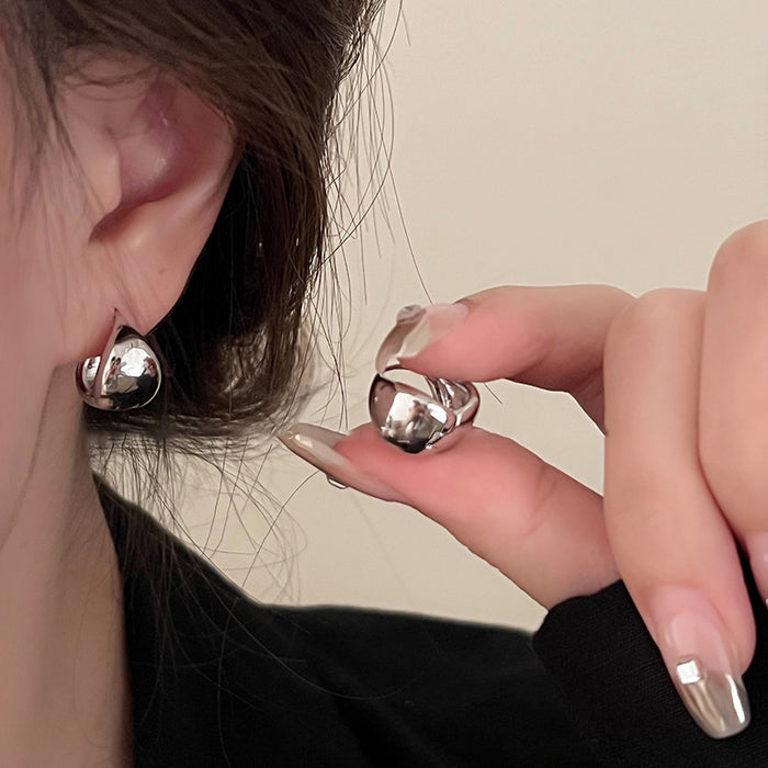 Wholesale Pure silver minimalist personalized earrings with a high-end and niche design, ear buckles that are versatile and retro in temperament