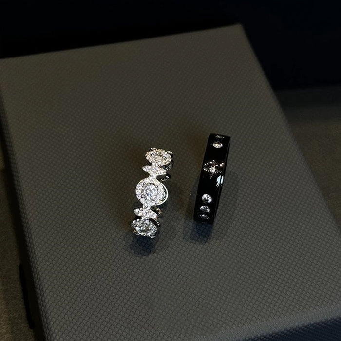 Wholesale Sparkling Diamond Black and White Pair of Rings New Fashionable Niche Design Versatile Ring