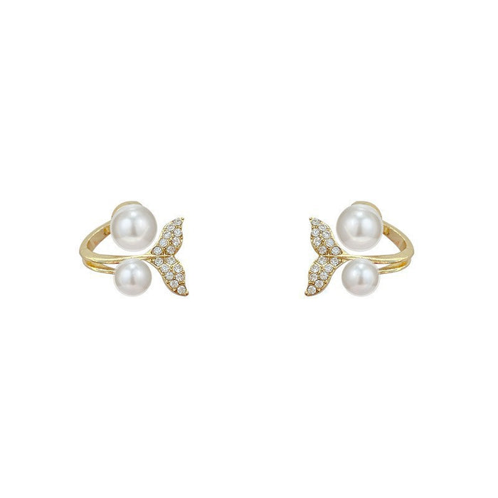 Wholesale Pearl earrings are versatile, charming, and cute. They feature silver needles and are retro, minimalist, and niche