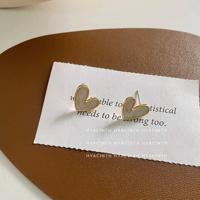 Wholesale Fashionable Love Earrings, Light Luxury, Versatile for Daily Use, Pearlescent White Peach Heart Ear Accessories