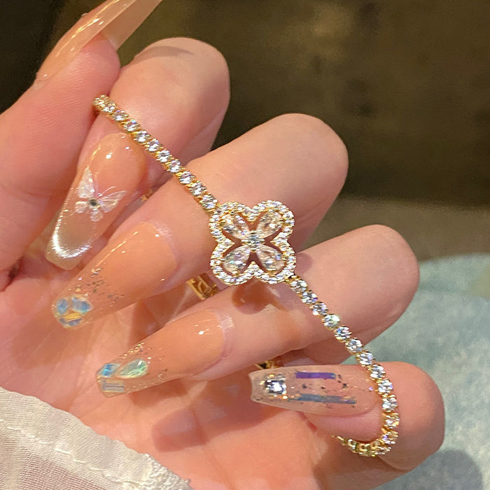 Wholesale Exquisite openwork four-leaf clover micro-set zircon bracelet