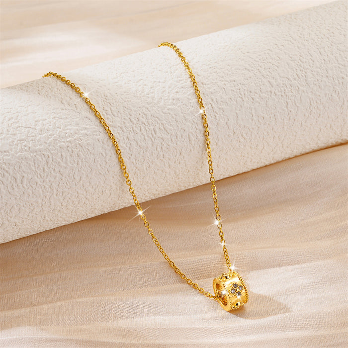 Wholesale Light luxury four leaf clover simple fashion versatile micro inlaid kaleidoscope pendant titanium steel necklace accessories