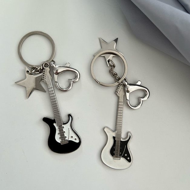 Wholesale Spice Girls Electric Guitar Star Pendant Beth Keychain Retro Pendant Pendant