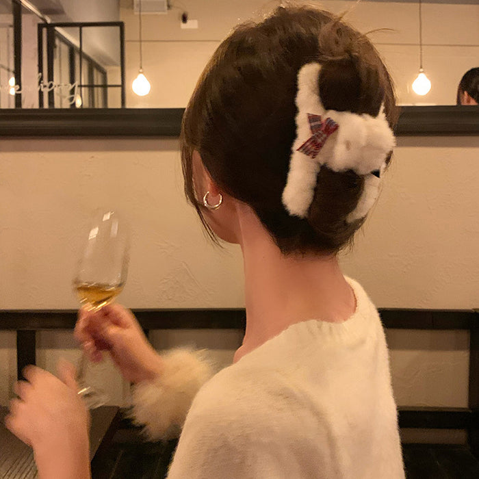 Wholesale Love plush grab clip large hair clip new model, high-end feeling at the back of the head, temperament shark clip hair accessory