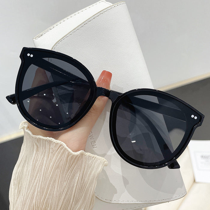 Wholesale Sunglasses, small three, men's and women's same style street photography, fashionable sunglasses, glasses