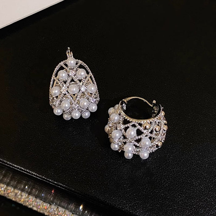 Wholesale Elegant hollow pearl earrings with high-end ear loops, niche design, high-end and unique earrings