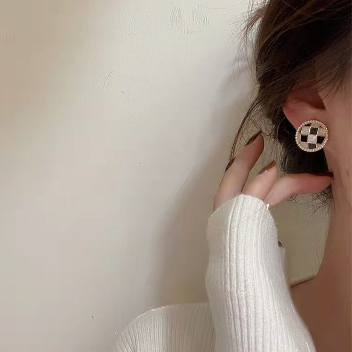 Wholesale Pearl Checkerboard Niche Earrings Women's Design Sense S925 Silver Needle Earrings