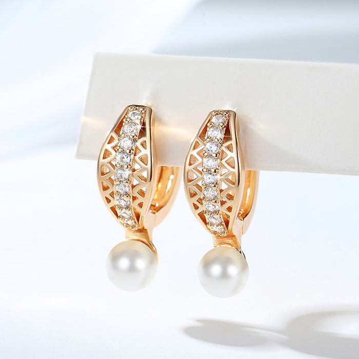 Wholesale Copper gold-plated retro light luxury simple pearl earrings, small and fashionable design, inlaid with zircon ear buckles, wholesale of ear accessories