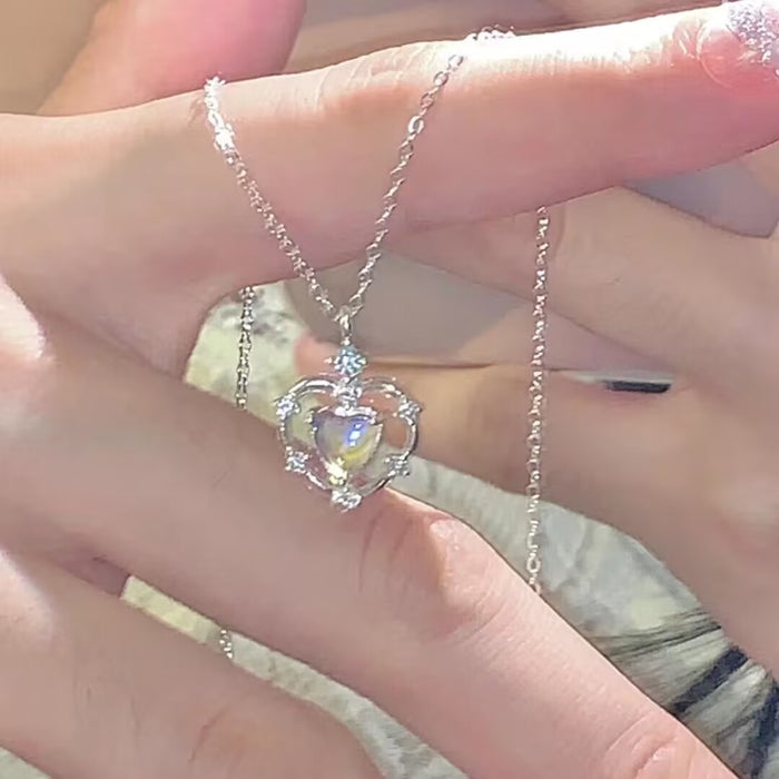 Wholesale Gradient love necklace, niche design, high-end feel, student love collarbone chain