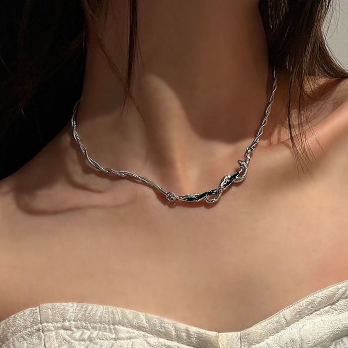 Wholesale Necklace hot girl style personalized clavicle chain high-end snake necklace