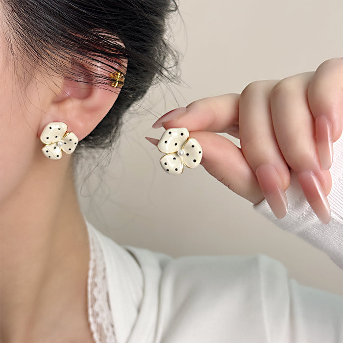 Wholesale Earring design new high-end temperament niche polka dot temperament small flower exquisite high-end feeling earrings