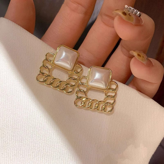 Wholesale Hollow out square geometric temperament earrings design sense of simplicity earrings high-end fashion earrings wholesale