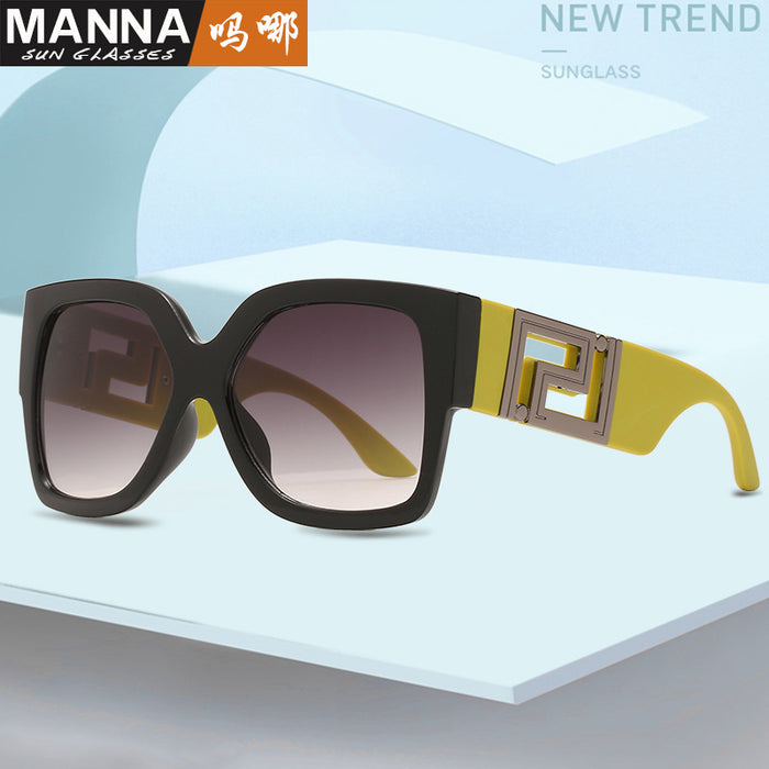 Wholesale Frame trendy sunglasses for women, square wide leg personalized sunglasses for men, internet famous street photography glasses