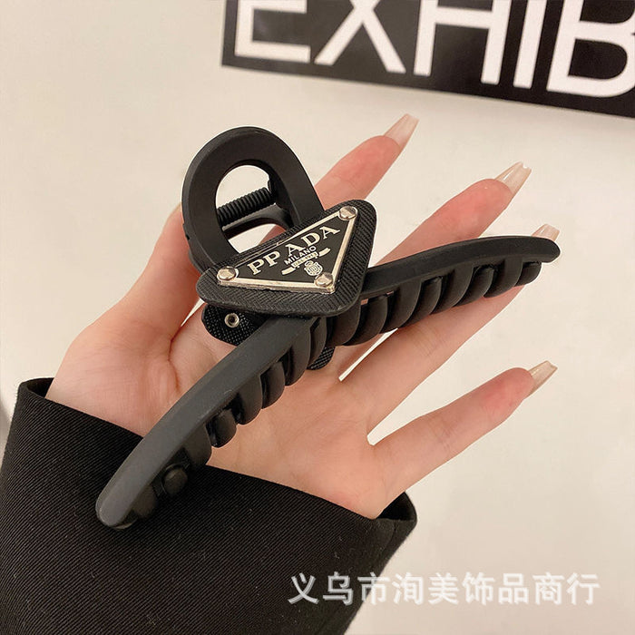 Wholesale Black Inverted Triangle Shark Hair Clip JDC-HC-Xunmei001