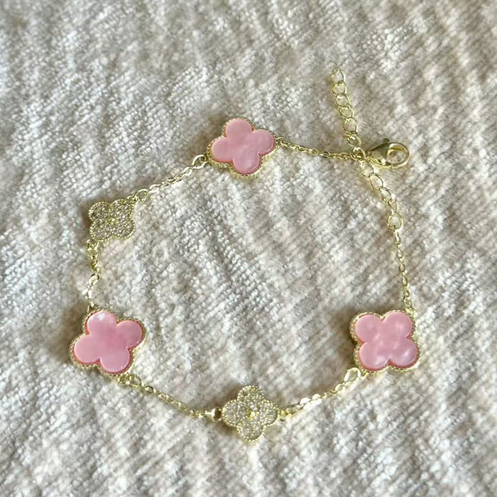 Wholesale Four leaf clover bracelet with a light luxury and high-end feel, niche design, zircon super sparkling temperament bracelet