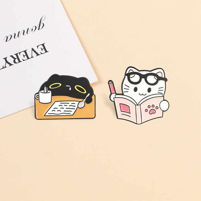 Wholesale Zinc Alloy Enamel Reading Cat Brooch Cute Student Backpack Pin Jewelry Accessory Gift