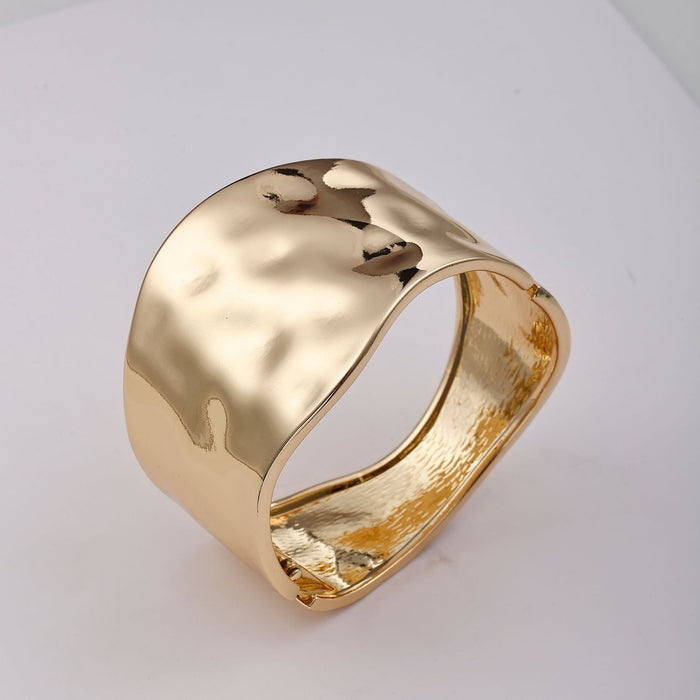 Wholesale Exaggerated jewelry, simple forged alloy bracelet, wide sided metal wind opening bracelet, hand accessory