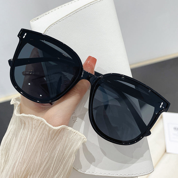 Wholesale Sunglasses, small three, men's and women's same style street photography, fashionable sunglasses, glasses