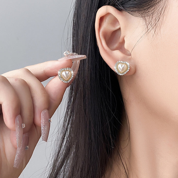 Wholesale Silver needle heart-shaped pearl earrings, light luxury earrings, retro temperament, niche design sense