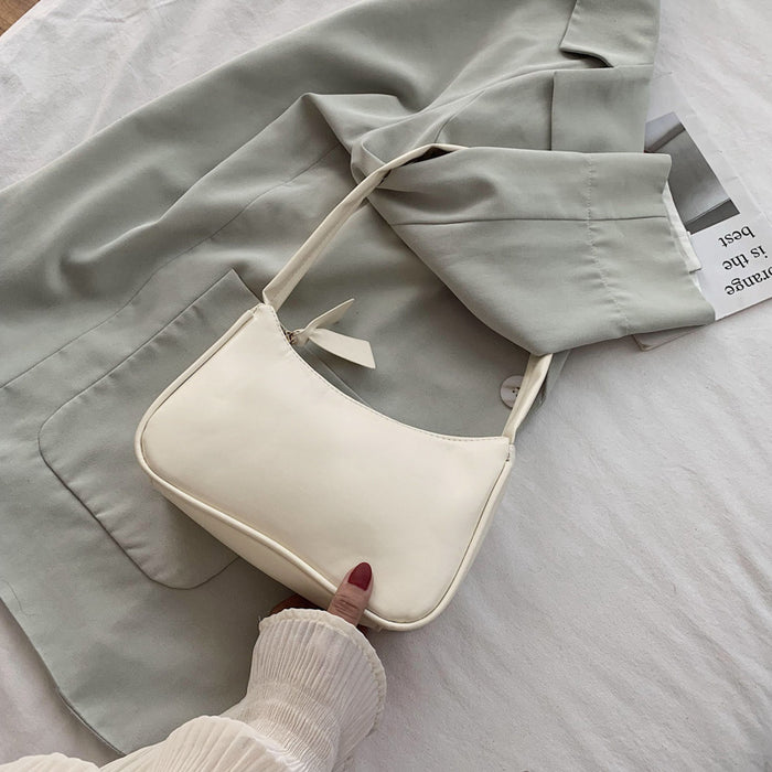 Wholesale Fashionable handbag, stylish one shoulder small bag, simple and versatile new style