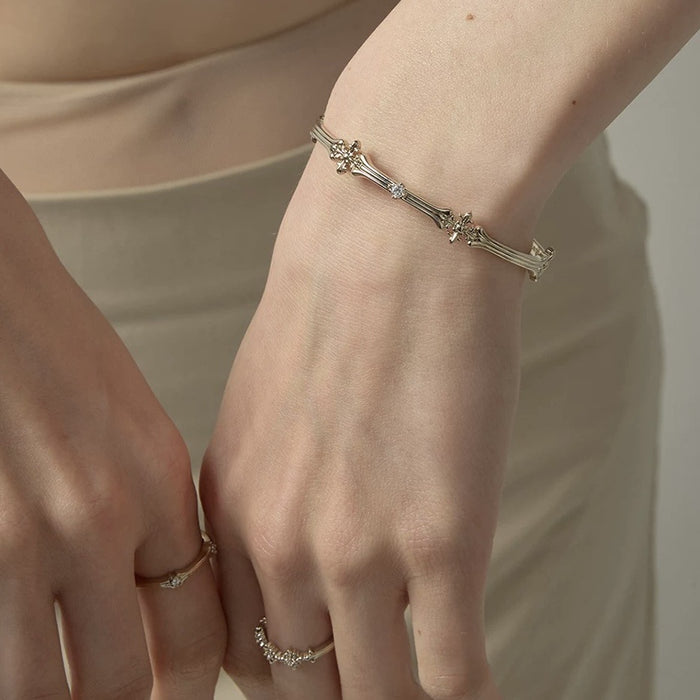 Wholesale Retro Iris Flower Bracelet Titanium Gold Tone Copper Gold Plated Unique Fashion Jewelry Accessory
