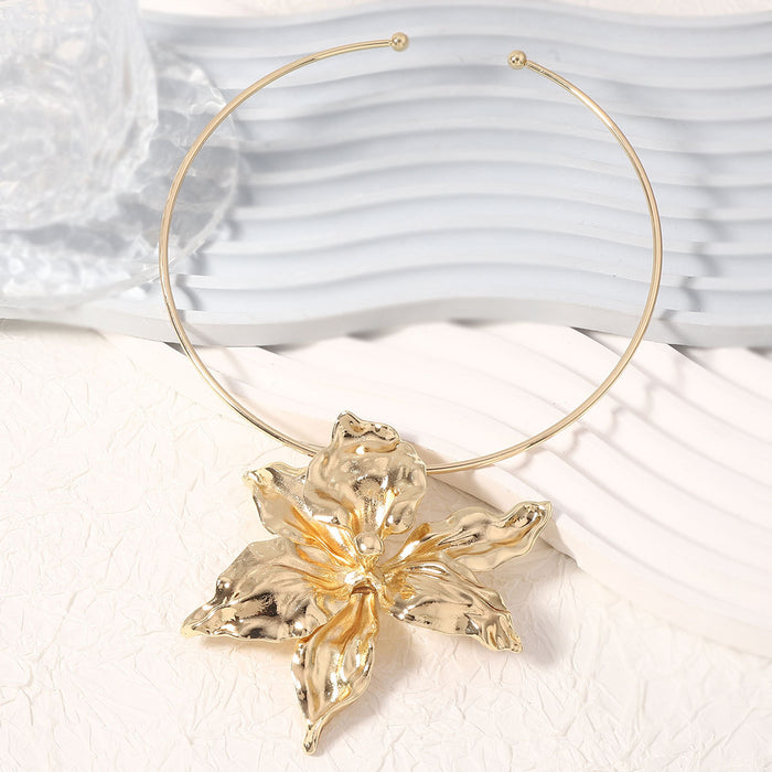 Wholesale Three-dimensional Design Sense Simple Alloy Flower Pendant Collar