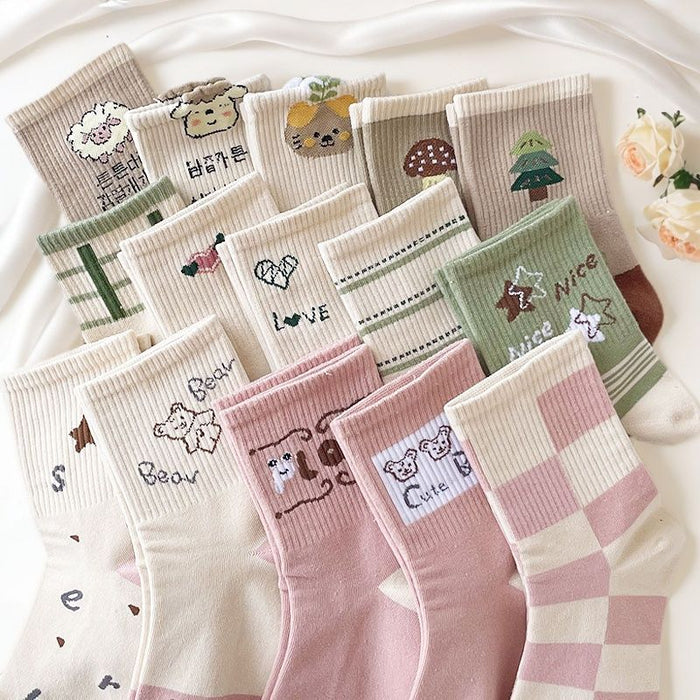 Wholesale Cartoon style fresh and versatile long socks with mid length socks