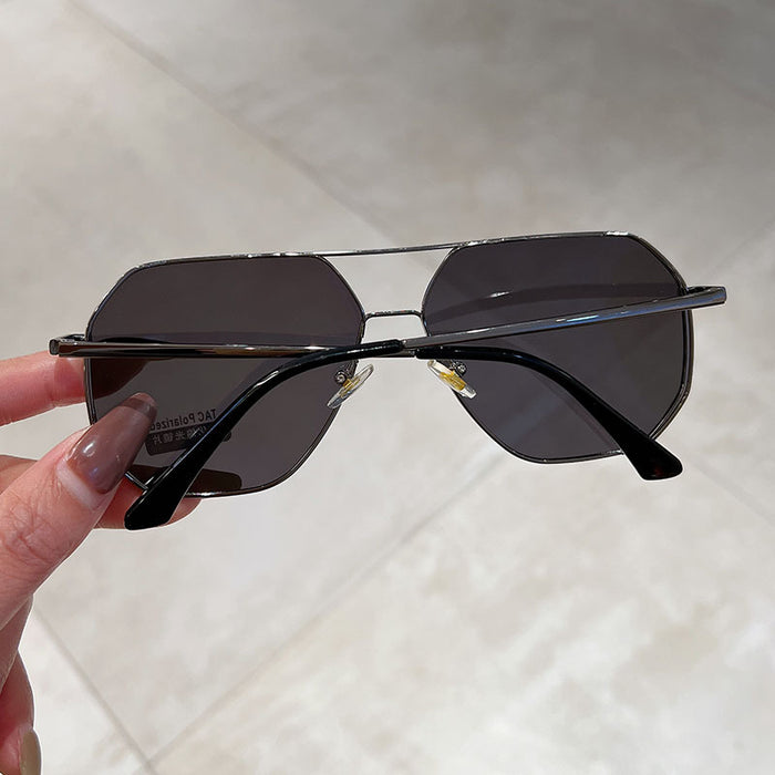 Wholesale New Fashion Polarized UV resistant Sunglasses with Light Color Change, Night Vision Glasses for Day and Night Use