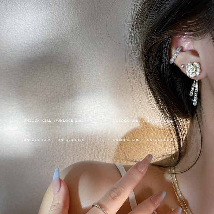 Wholesale Two piece floral earrings with sparkling diamonds