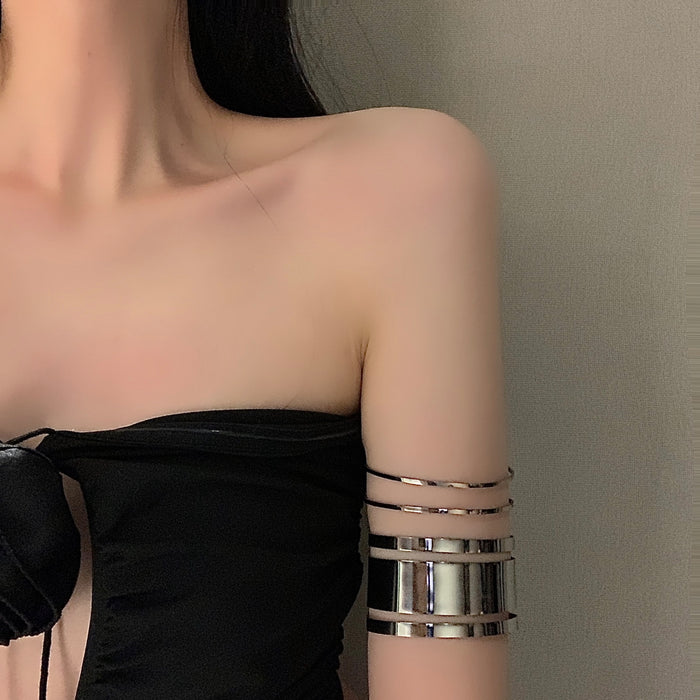 Wholesale Simple and versatile street photography sequin chain arm bracelet, personalized metal bracelet