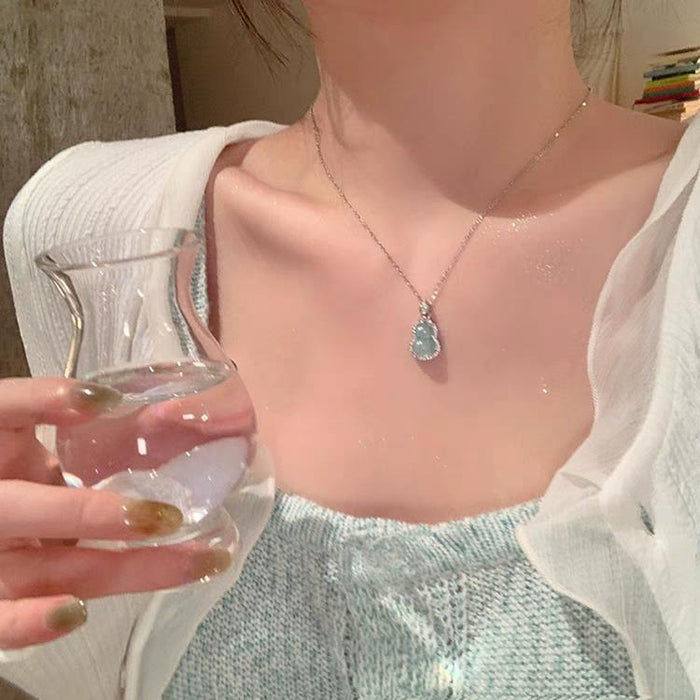 Wholesale Accessories, necklaces, collarbone chains, light luxury, niche, versatile necklaces