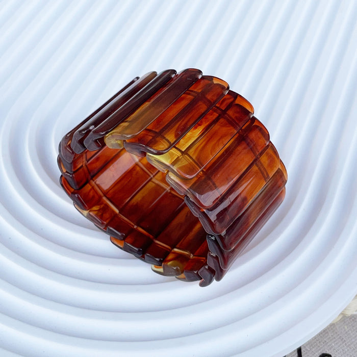 Wholesale New fashionable women's fashion acrylic fish scale shaped bracelet