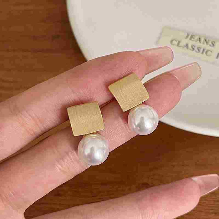 Wholesale Women's Drawing Square Pearl Earrings