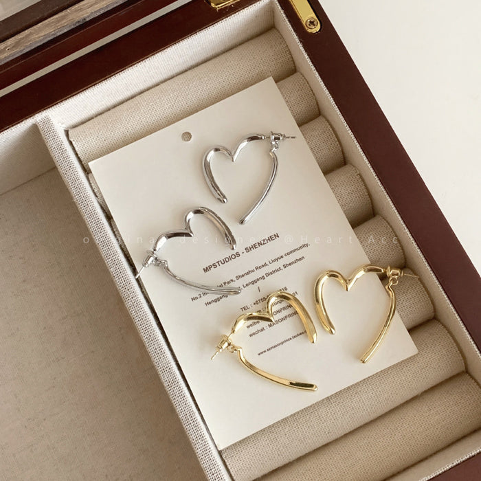 Wholesale Love earrings, simple pure silver earrings, niche design, versatile ear accessories