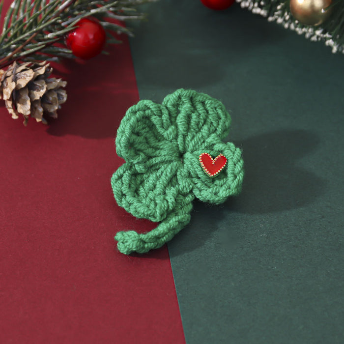 Wholesale Holiday  Sweater Brooch Crochet Heart-Shaped Four-Leaf Clover Pin Badge