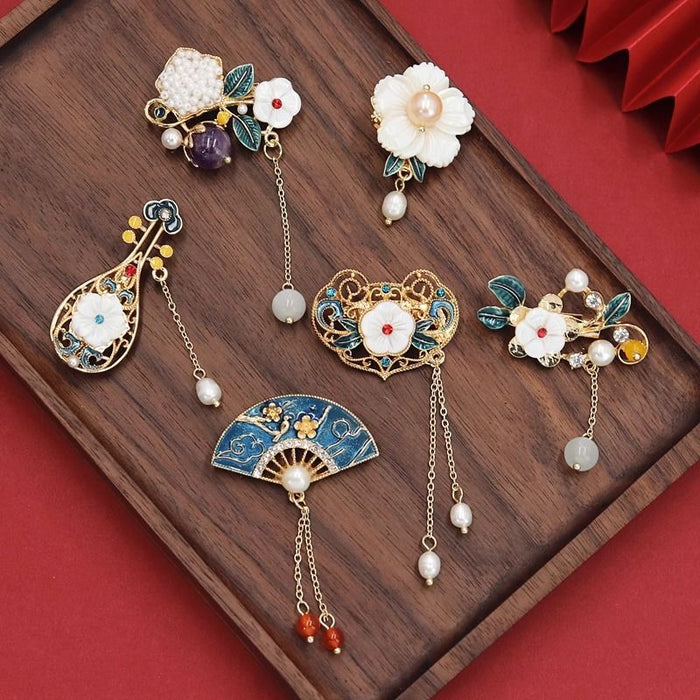 Wholesale Vintage pearl brooch with elegant temperament and pin accessories
