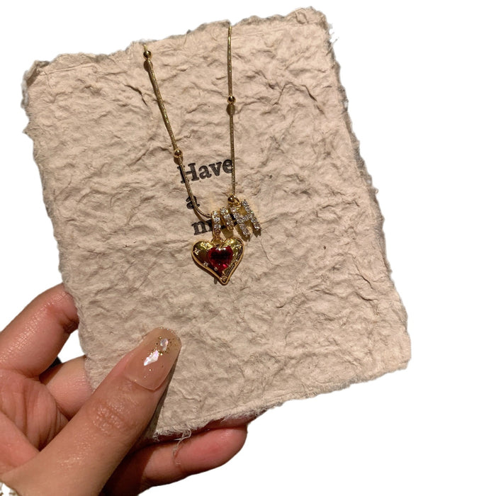 Wholesale Love pendant necklace, light luxury temperament, versatile, niche personality, high-end feeling, collarbone chain