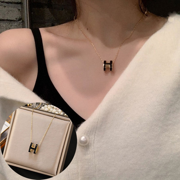 Wholesale Titanium steel non fading high-end necklace, versatile for women, niche design, light luxury temperament, collarbone chain accessories