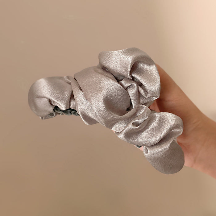 Wholesale Flash pleated grip satin high-end feel, shark clip at the back of the head, simple hair clip, fashionable headwear