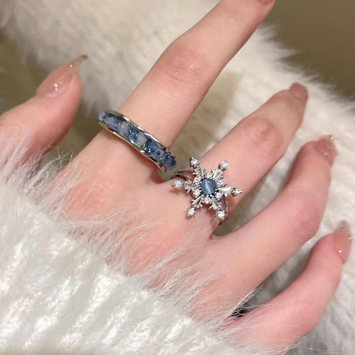 Wholesale Flashing blue zircon snowflake ring is versatile