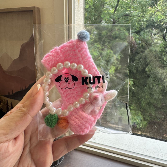 Wholesale Doll clothes,  knitted hats,  pearl necklaces,  bags,  and accessories