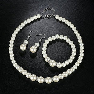 Wholesale Pearl necklace for women in summer, light luxury, niche, high-end design, versatile in autumn and winter