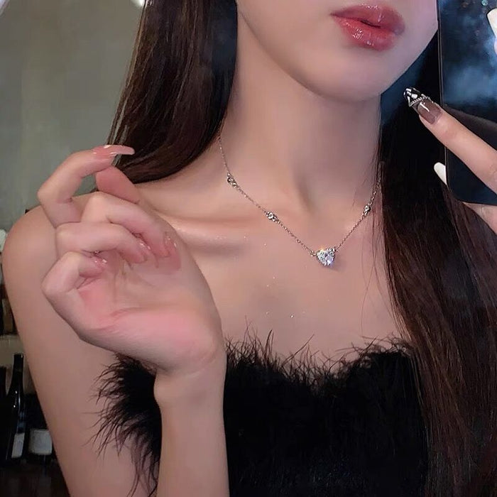 Wholesale Fashionable zircon heart-shaped necklace, light luxury, niche design, collarbone chain with accessory necklace