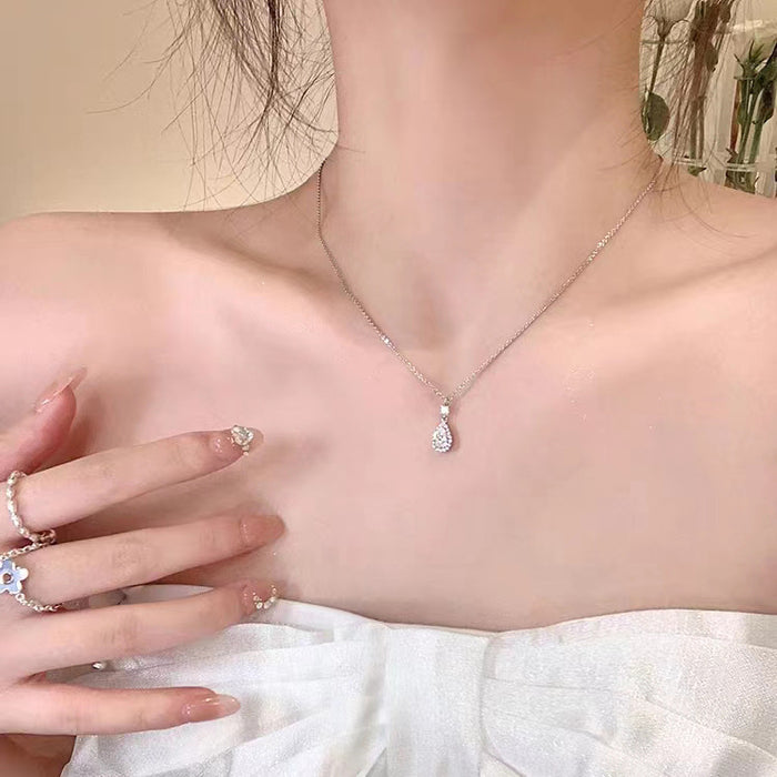 Wholesale Exquisite titanium steel necklace pendant, simple temperament, collarbone chain, heart-shaped accessory