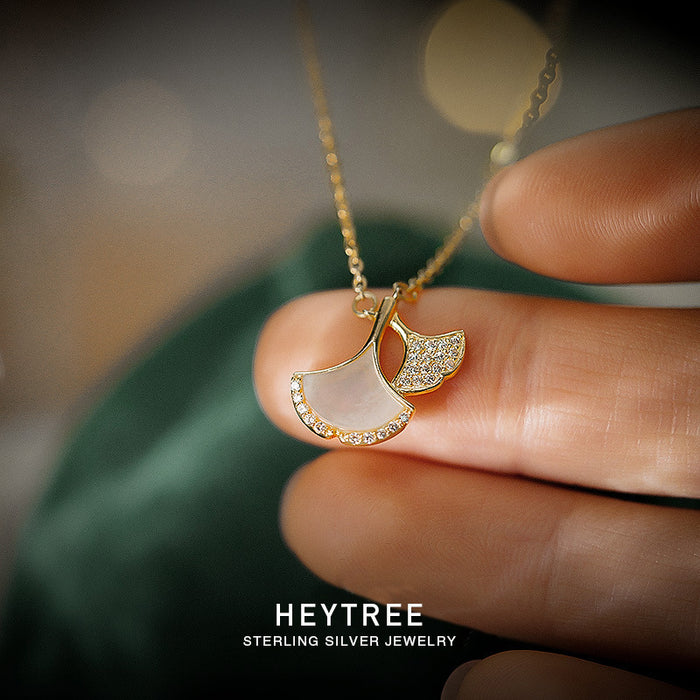 Wholesale Fan-shaped ginkgo leaf shell necklace diamond plated 18K gold  clavicle chain