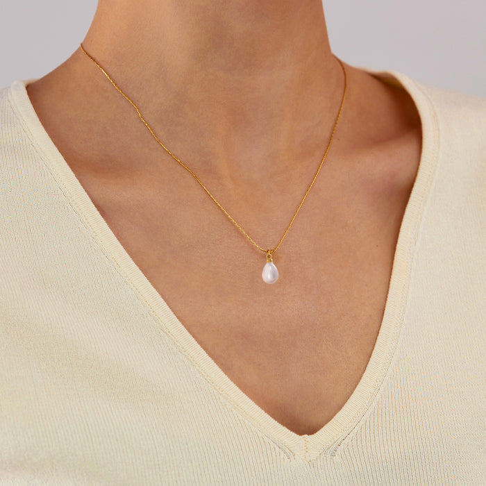 Wholesale French-Style Teardrop Pearl Pendant Earring Set   Clavicle Chain  and Titanium Steel Necklace